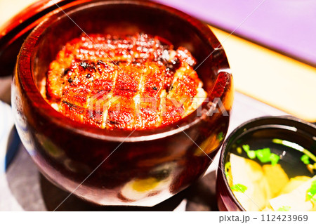 ひつまぶし は 名古屋 グルメ の 代表格 【 鰻 料理 の イメージ 】 ひつまぶし は 名古屋 グルメ の 代表格 【 鰻 料理 の イメージ 】 112423969