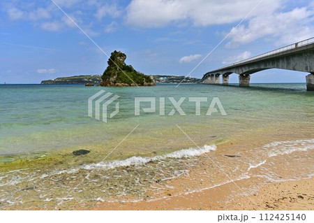 古宇利島から眺める古宇利大橋 112425140