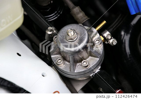 燃料供給にキャブレター採用した エンジンの燃料レギュレーター 112426474
