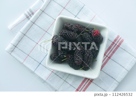 bowl of Fresh Delicious Blackberries 112426532