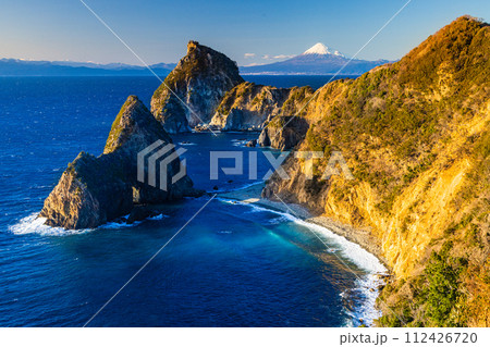 【静岡県_伊豆_雲見海岸】夕日に映える富士山と駿河湾の絶景 【静岡県_伊豆_雲見海岸】夕日に映える富士山と駿河湾の絶景 112426720