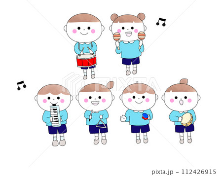 楽器を演奏するかわいい子どもたち 112426915