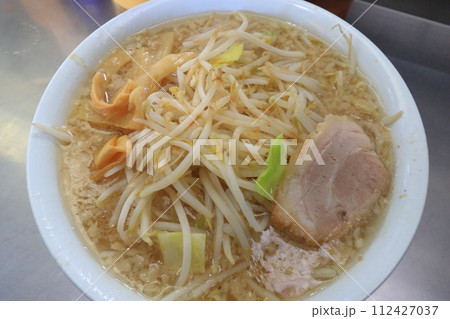 背油たっぷりのもやしラーメン 112427037