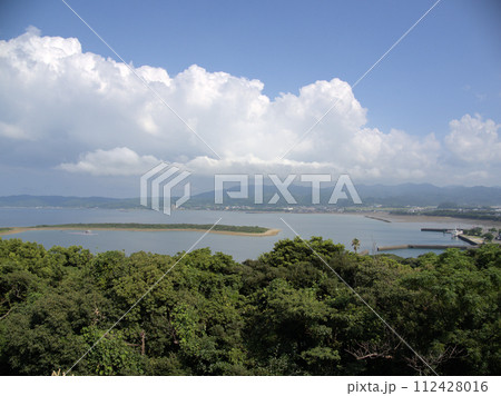 富岡城址から富岡砂嘴方面の眺め 熊本県天草郡苓北町富岡 富岡城址から富岡砂嘴方面の眺め 熊本県天草郡苓北町富岡 112428016