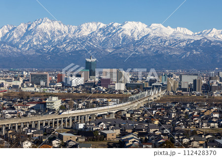 立山連峰を望む 112428370