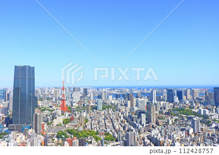 東京都港区、東京の町並みと東京タワーの風景 112428757