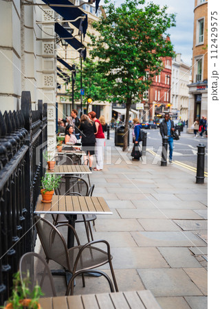 ロンドンの街角 コヴェント・ガーデンのカフェ ロンドンの街角 コヴェント・ガーデンのカフェ 112429575