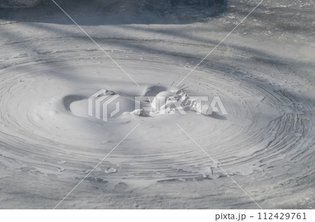 大地の芸術？　別府坊主地獄  112429761