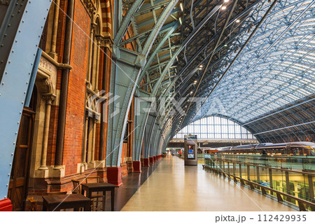 ロンドン　セント・パンクラス駅　朝景 112429935