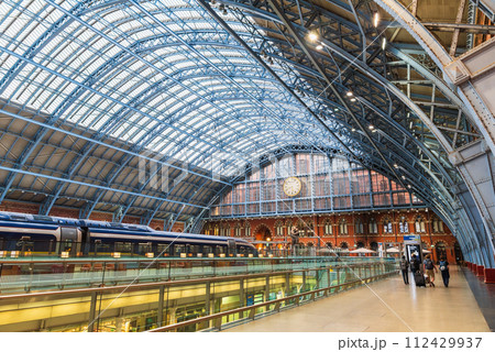 ロンドン　セント・パンクラス駅　朝景 112429937