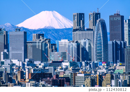 日本の東京都市景観 新景。変貌する新宿。富士山と新宿副都心などを望む 日本の東京都市景観 新景。変貌する新宿。富士山と新宿副都心などを望む 112430812