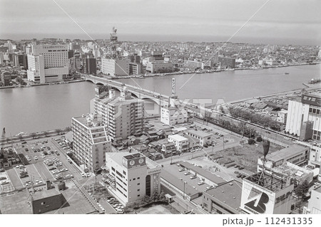 レインボータワーから見た約36年前【1988年頃】の新潟市の風景 (モノクロフィルム撮影) レインボータワーから見た約36年前【1988年頃】の新潟市の風景 (モノクロフィルム撮影) 112431335