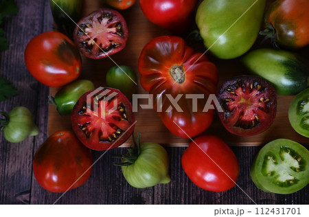 Fresh sliced tomatoes on black background, copy space 112431701