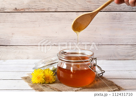 Dandelion jam in a glass jar. The concept of health. Life without cholesterol. 112431710