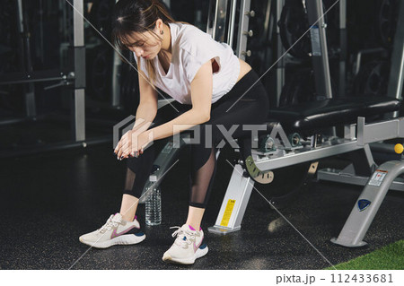ジム トレーニング 休憩 悩む ジム トレーニング 休憩 悩む 112433681