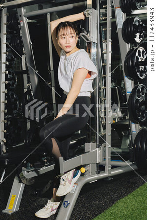 トレーニングウェア　女性　ポートレート 112433943