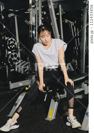トレーニングウェア　女性　ポートレート 112433956