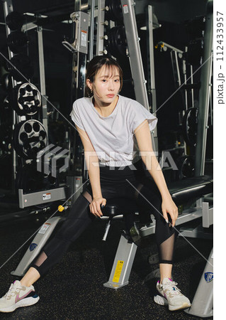 トレーニングウェア　女性　ポートレート 112433957