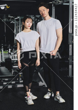 スポーツ ポートレート 男女ペア スポーツ ポートレート 男女ペア 112434427