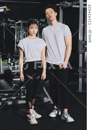 スポーツ ポートレート 男女ペア スポーツ ポートレート 男女ペア 112434428