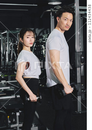 スポーツ ポートレート 男女ペア スポーツ ポートレート 男女ペア 112434438