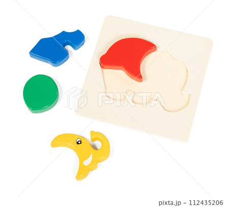 Elephant puzzle pieces for a toddler 112435206