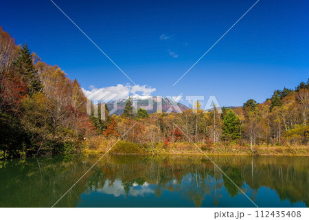 紅葉ピークの野麦峠から望む乗鞍岳 紅葉ピークの野麦峠から望む乗鞍岳 112435408