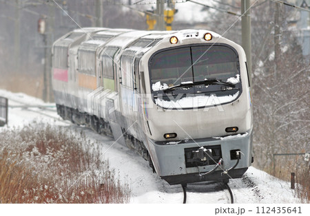 千歳線　北広島ー島松　JR北海道　キハ183系5200番台（苗穂）　ノースレインボーエクスプレス 112435641