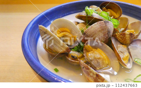 身が肥えてうま味たっぷり、アサリの酒蒸しの写真 身が肥えてうま味たっぷり、アサリの酒蒸しの写真 112437663