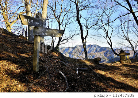 丹沢の辺室山 辺室山縦走コースの鍋嵐入口より望む相州アルプス 丹沢の辺室山 辺室山縦走コースの鍋嵐入口より望む相州アルプス 112437838