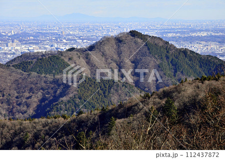 丹沢の能ノ爪 鍋嵐東尾根より望む経ヶ岳 丹沢の能ノ爪 鍋嵐東尾根より望む経ヶ岳 112437872