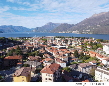 The Italian valley of Lake Como among the picturesque foggy peaks of the Alps.  112438912