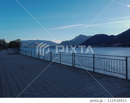 Picturesque landscape of a mountain range in the Northern Italy from Bellagio 112438913