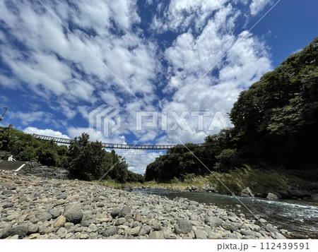 大分豊後大野ジオパーク　原尻の滝側からみる滝見橋 112439591