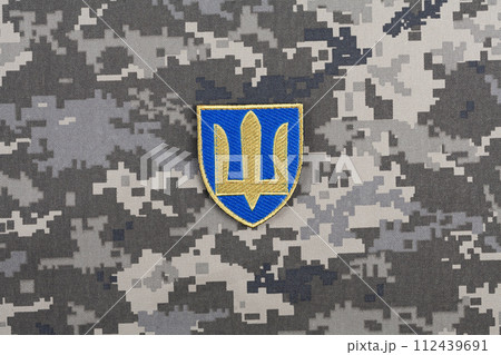 KYIV, UKRAINE - October 5, 2022. Russian invasion in Ukraine 2022. Ukraine Army Commander in Chief of the Armed Forces of Ukraine uniform shoulder sleeve insignia badge. KYIV, UKRAINE - October 5, 2022. Russian invasion in Ukraine 2022. Ukraine Army Commander in Chief of the Armed Forces of Ukraine uniform shoulder sleeve insignia badge. 112439691