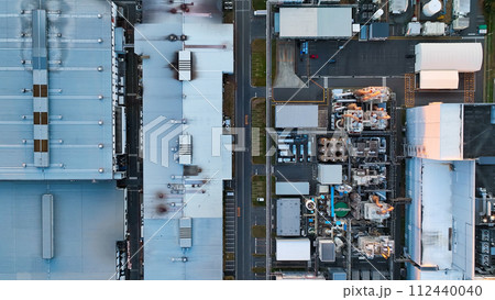 工業地帯のドローン空撮 112440040