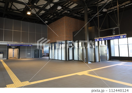 【横浜】相鉄線・JR直通線・相鉄新横浜線の羽沢横浜国大駅」の駅構内 112440124