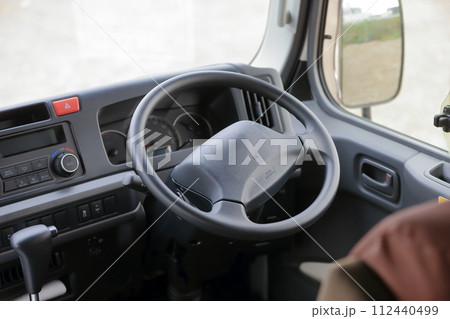 マイクロバス運転席　イメージ 112440499