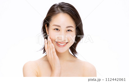 若い女性の美容イメージ 112442061