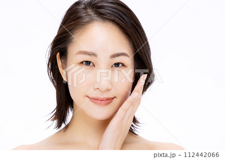 若い女性の美容イメージ 112442066