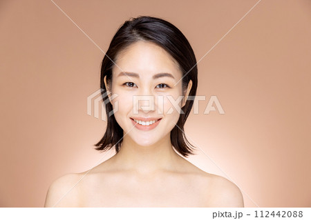 美しい女性 112442088