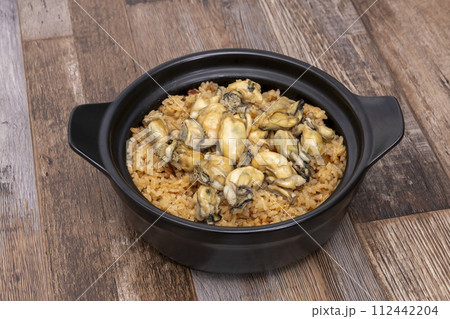 牡蠣の炊き込みご飯 土鍋炊き 牡蠣の炊き込みご飯 土鍋炊き 112442204