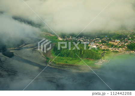 七越峰から旧社地(大斎原)の雲海を望む　【和歌山県田辺市本宮町】　 112442208