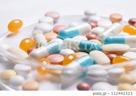 薬 錠剤 カプセル薬 医薬品のイメージ素材 薬 錠剤 カプセル薬 医薬品のイメージ素材 112442321