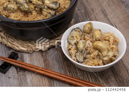 牡蠣の炊き込みご飯 土鍋炊き 茶碗 牡蠣の炊き込みご飯 土鍋炊き 茶碗 112442456