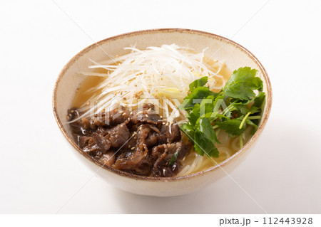 盛岡冷麺　牛骨スープ（牛肉　ネギ　水菜） 112443928