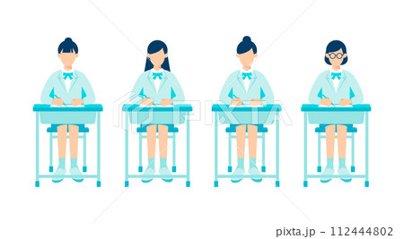机に向かう女子学生 112444802