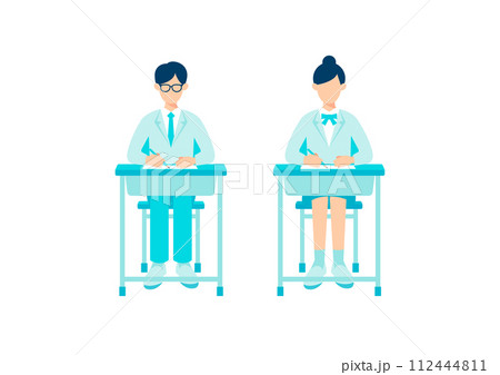 教室の机に向かう高校生の男女 112444811