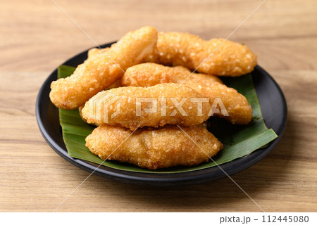 Deep fried banana with flour and sesame, Thai street food 112445080