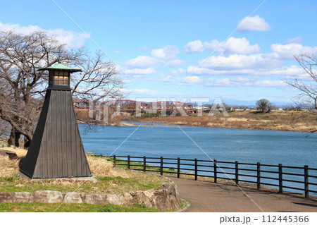 木曽川と名鉄名古屋本線の鉄橋（笠松みなと公園） 112445366